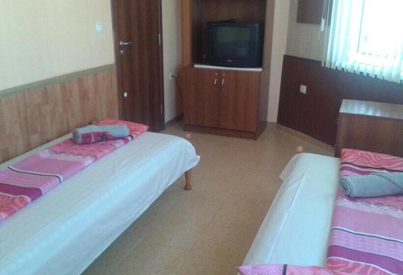 Трехместный Номер Стандарт Совместная Ванная, Osogovo Rooms