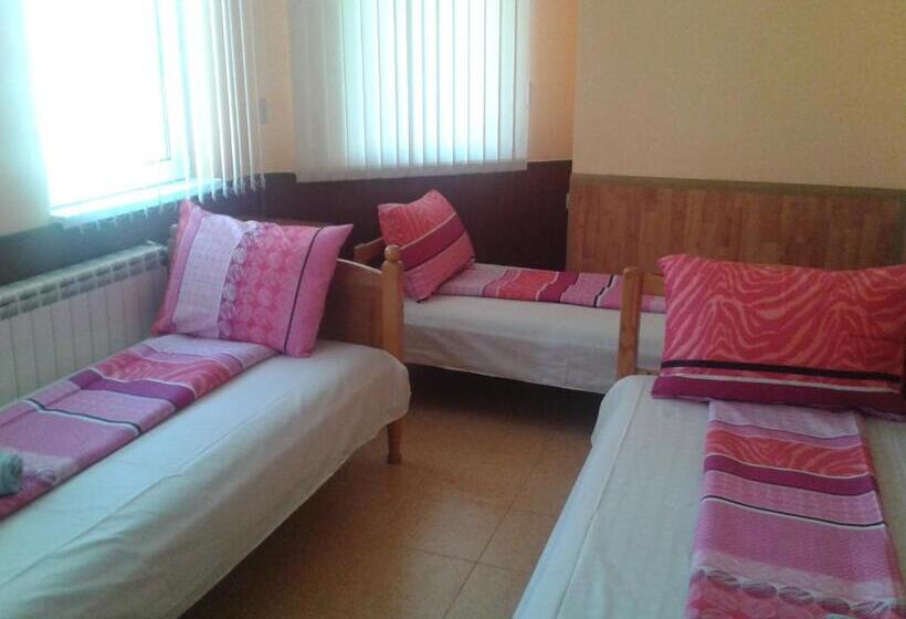 标准三人间共用浴室, Osogovo Rooms