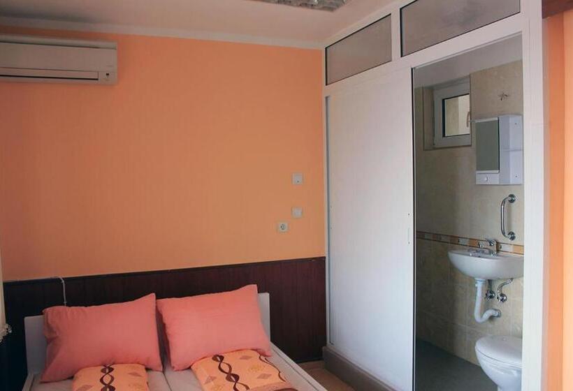 带大床的标准间, Osogovo Rooms