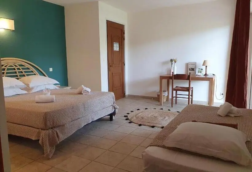اتاق استاندارد سه نفره, La Bergerie