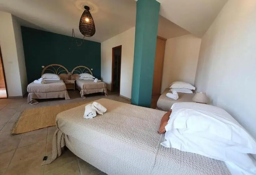 اتاق استاندارد چهار تخته, La Bergerie