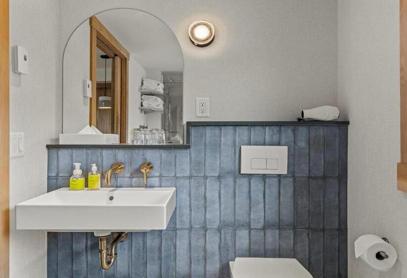 غرفة قياسية سرير كينج, Otter