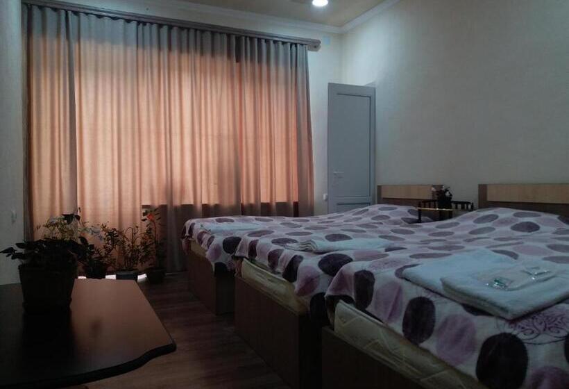 اتاق استاندارد سه نفره, Areni Tavern B&b