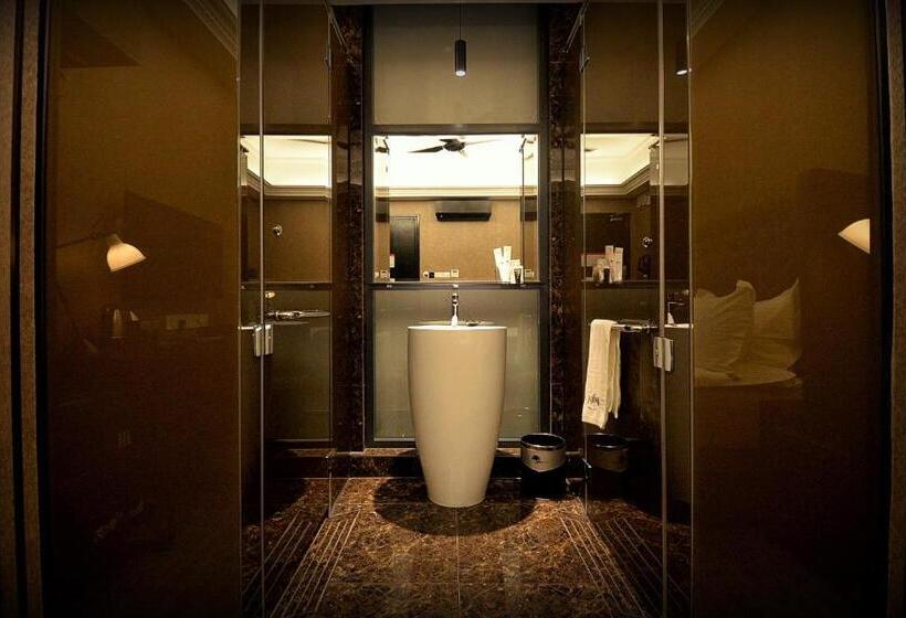 クイーンベッドのデラックスルーム, 1969 Business Suites