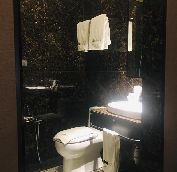 キングサイズベッドのスーペリアルーム, 1969 Business Suites