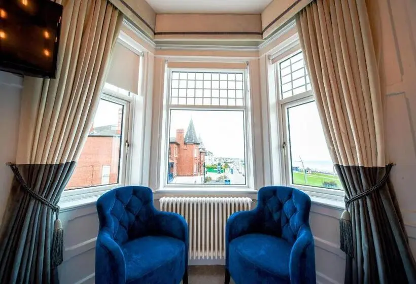 片側に海が見えるデラックスルーム, The Strand Hotel, The Former Residence Of Oscar Wilde