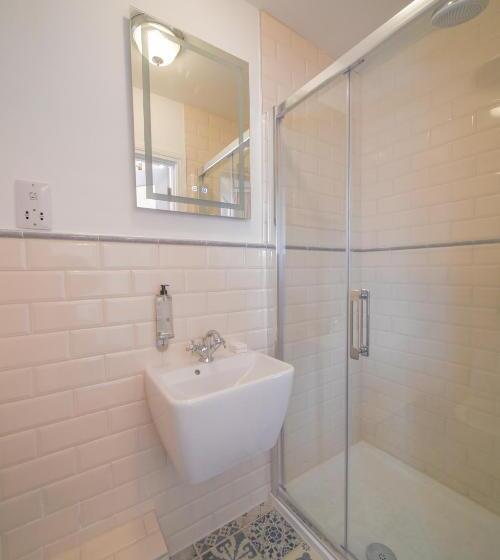 חדר דלוקס צדדי נוף לים, The Strand Hotel, The Former Residence Of Oscar Wilde