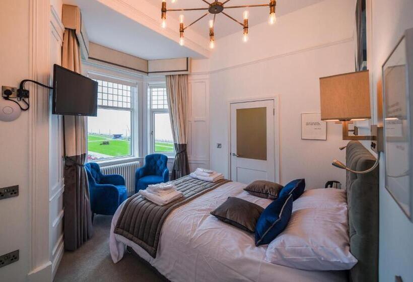 חדר דלוקס צדדי נוף לים, The Strand Hotel, The Former Residence Of Oscar Wilde