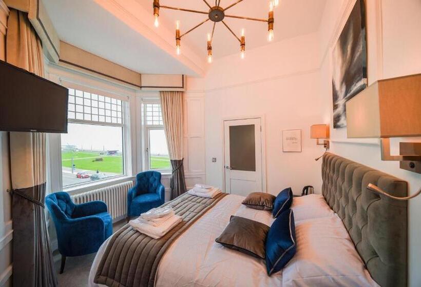 חדר דלוקס צדדי נוף לים, The Strand Hotel, The Former Residence Of Oscar Wilde