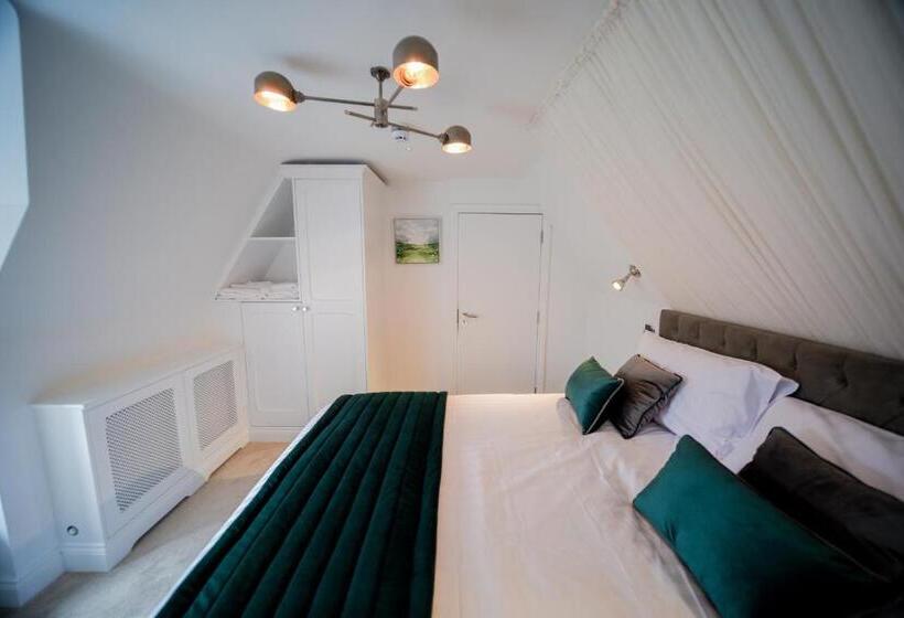 חדר דלוקס, The Strand Hotel, The Former Residence Of Oscar Wilde