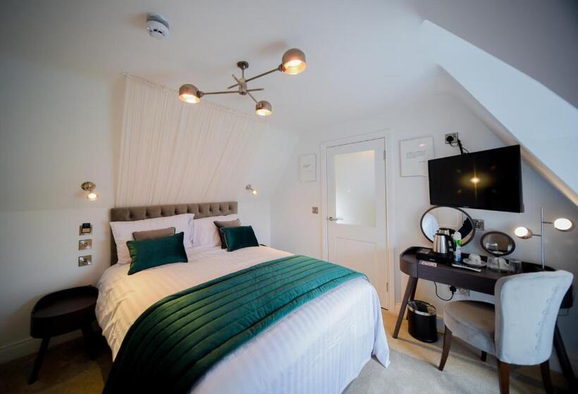 חדר דלוקס, The Strand Hotel, The Former Residence Of Oscar Wilde