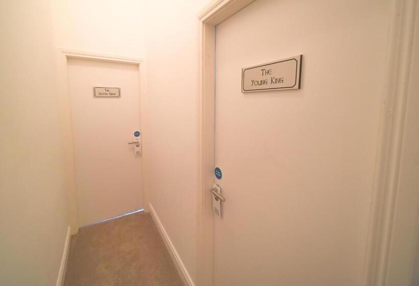 חדר דלוקס צדדי נוף לים, The Strand Hotel, The Former Residence Of Oscar Wilde