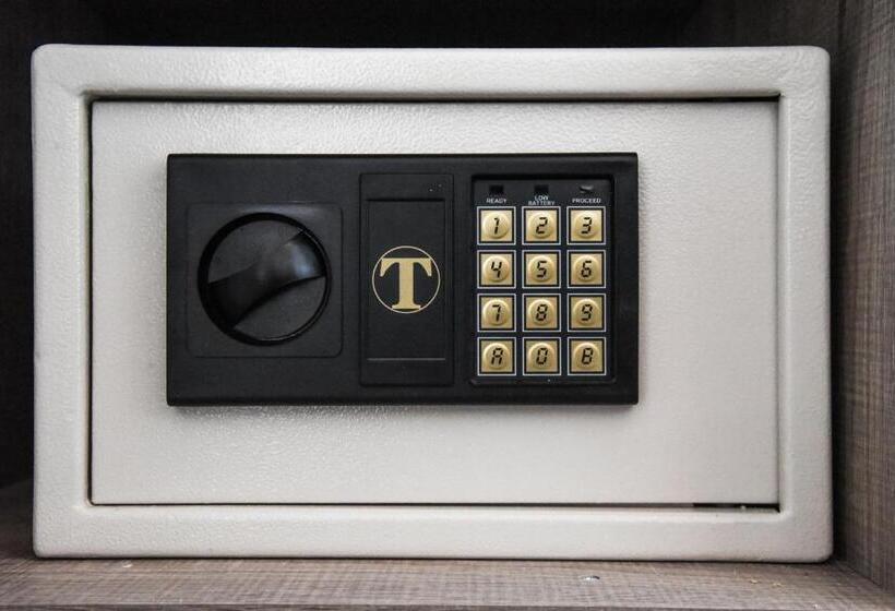 חדר דלוקס צדדי נוף לים, The Strand Hotel, The Former Residence Of Oscar Wilde