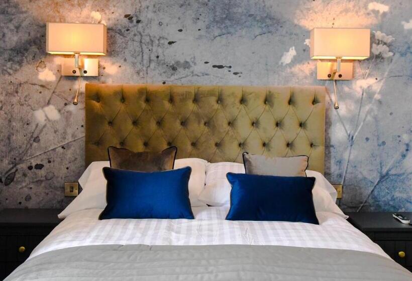 חדר משפחתי נוף לים, The Strand Hotel, The Former Residence Of Oscar Wilde