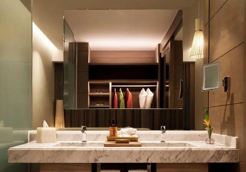 Suite King Bed