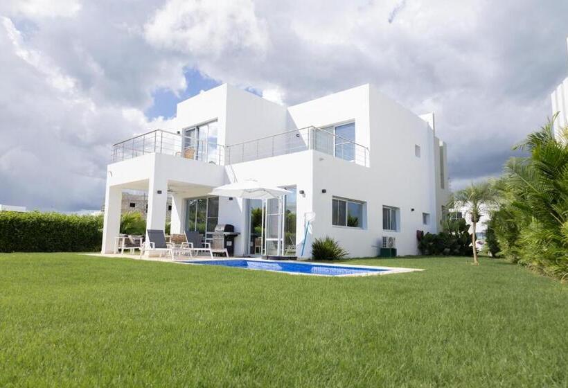 خانه 4 خوابه, Ka Romana Residences