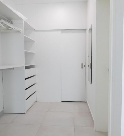 خانه 4 خوابه, Ka Romana Residences