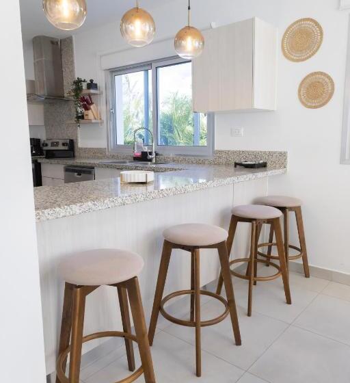 خانه 4 خوابه, Ka Romana Residences