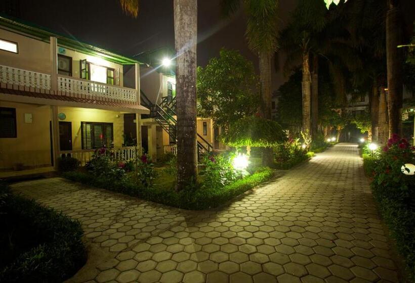 اتاق لوکس با چشم‌انداز باغ, Sauraha Resort
