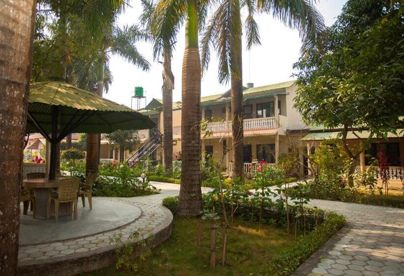 اتاق استاندارد با چشم‌انداز باغ, Sauraha Resort