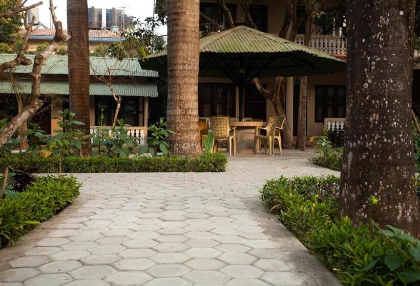 اتاق استاندارد با چشم‌انداز باغ, Sauraha Resort