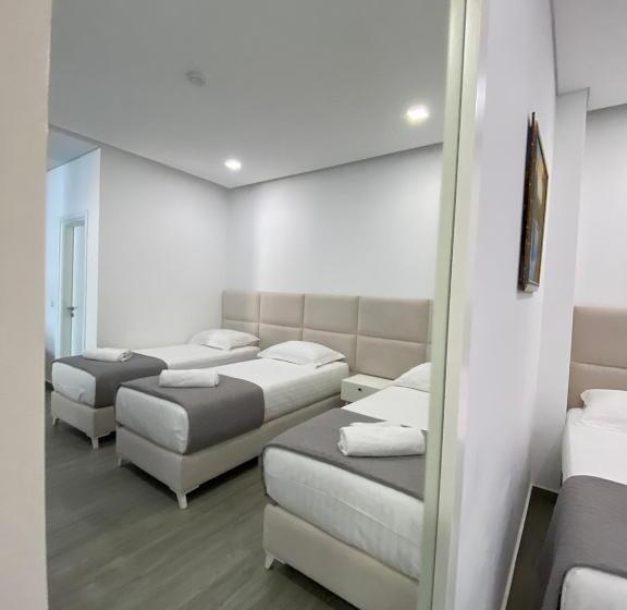 Chambre Triple Deluxe, Edina by Hp Hotel