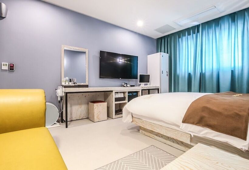 Quarto Estandar, Gongju Maru