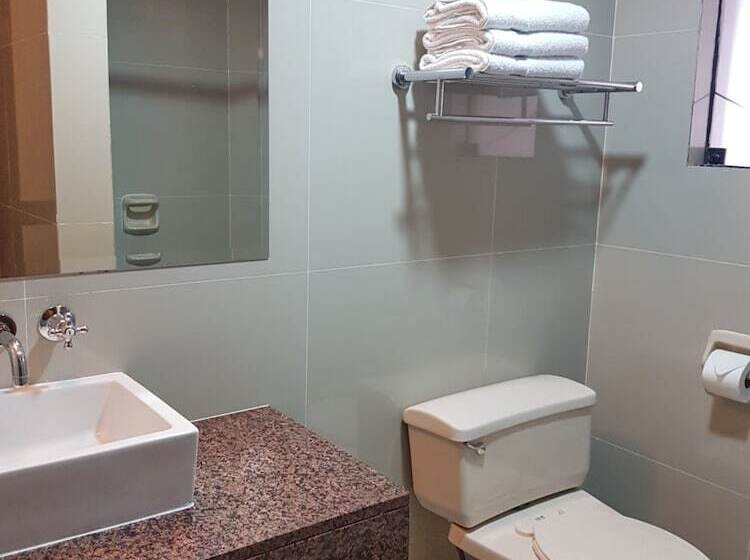 غرفة قياسية ثلاثية, María Luisa