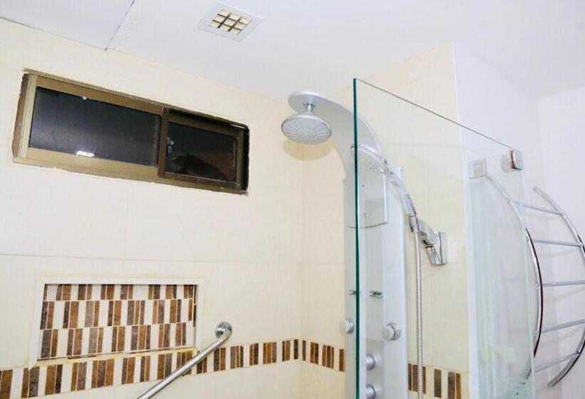 חדר סטנדרט, Yivinaca