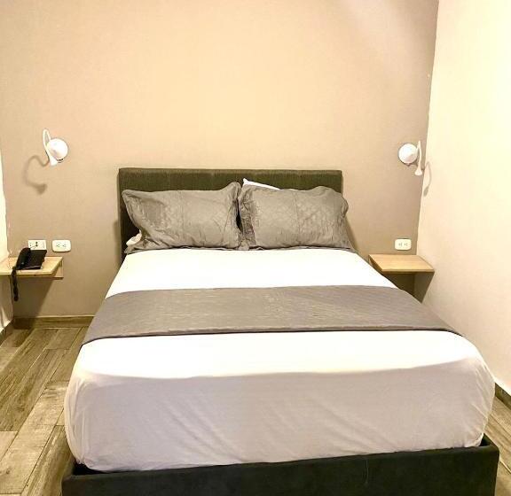 חדר סטנדרט, Yivinaca