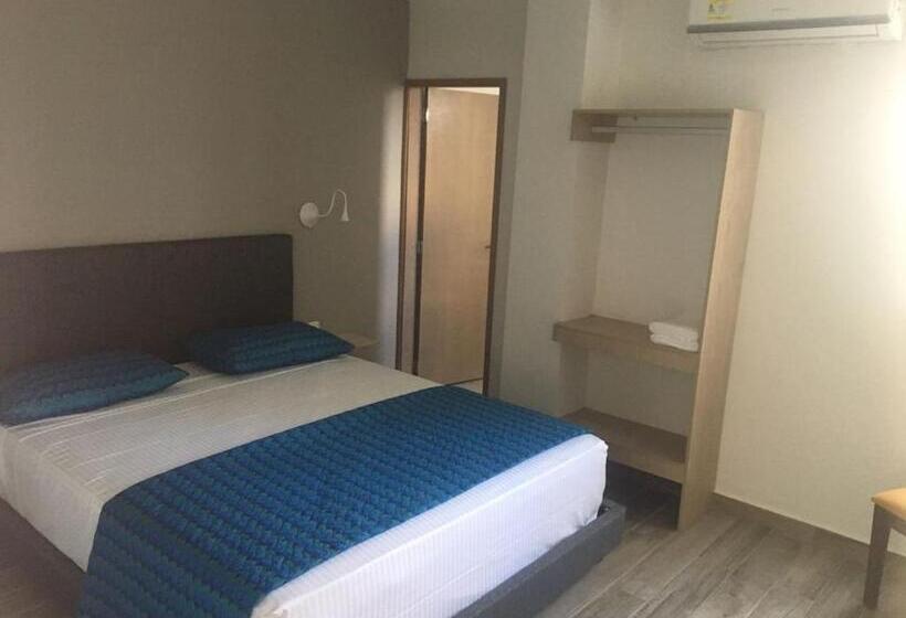 חדר דלוקס, Yivinaca