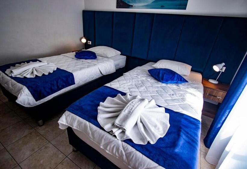 اتاق استاندارد, Play