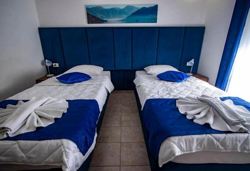 اتاق استاندارد, Play