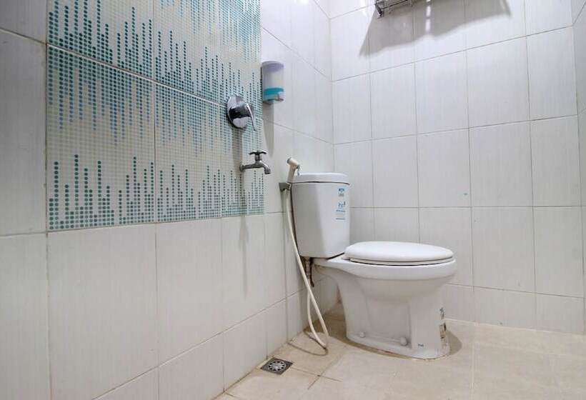 Номер Economy, Reddoorz Plus Syariah Near Lempuyangan Station 3