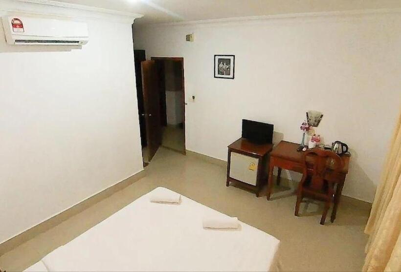 Номер Deluxe, Riverside Hotel Phnom Penh