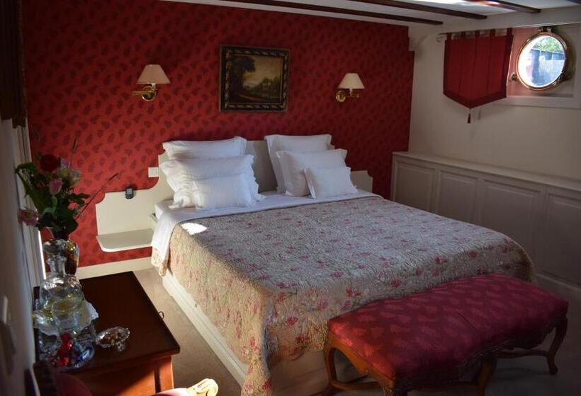 Deluxe room with river view, Aurora