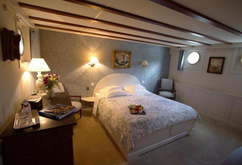 Deluxe room with river view, Aurora