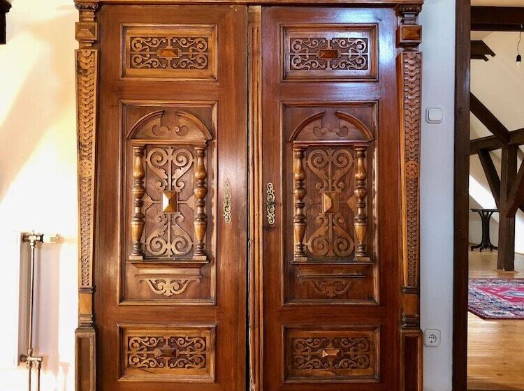 スーペリアールーム, The Houses Of History  Anno 1830