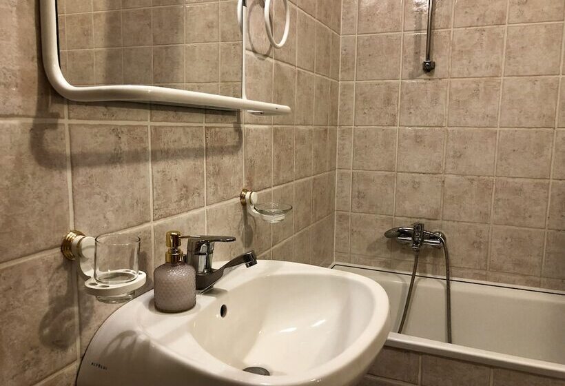 ガーデンビューファミリールーム, The Houses Of History  Anno 1830