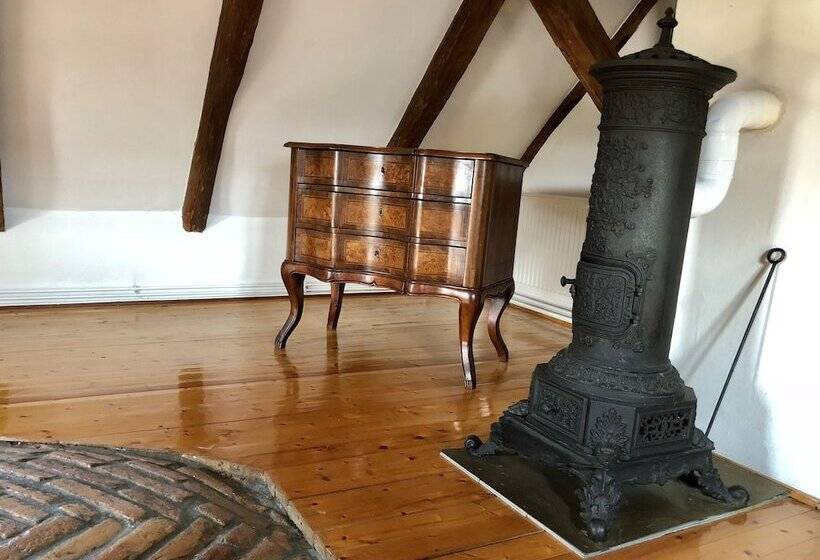 Семейный Номер Вид на Сад, The Houses Of History  Anno 1830