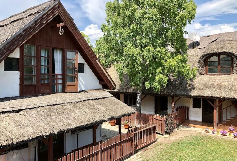 Семейный Номер Вид на Сад, The Houses Of History  Anno 1830