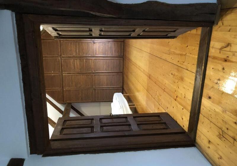 ガーデンビュースタンダードルーム, The Houses Of History  Anno 1830