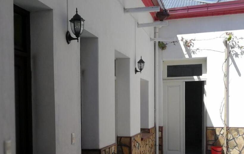 Aile Odası, Tierra Nuestra