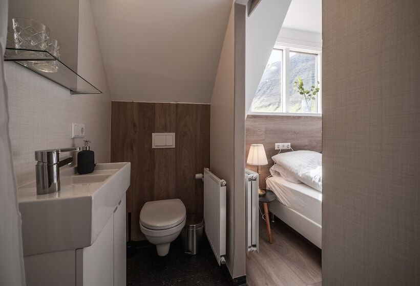 اتاق استاندارد, Holt Inn