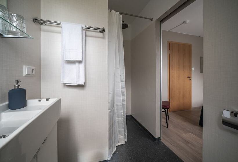 اتاق استاندارد, Holt Inn