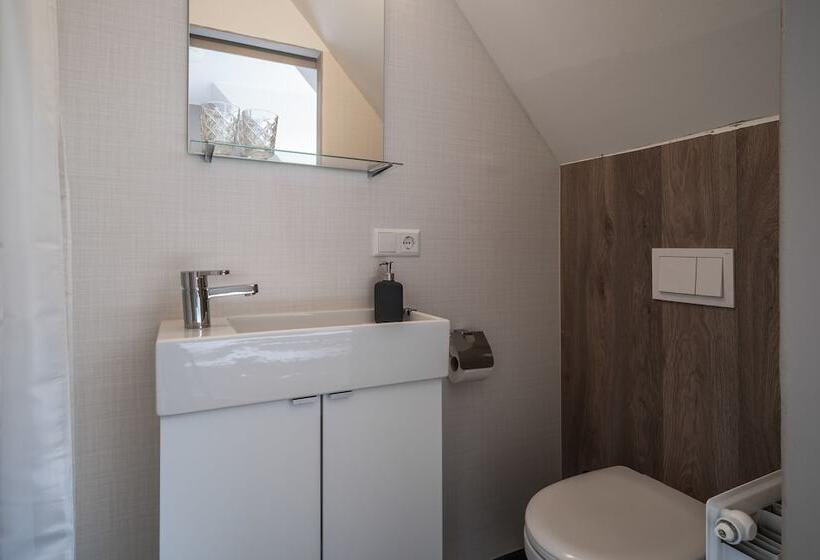 اتاق استاندارد, Holt Inn