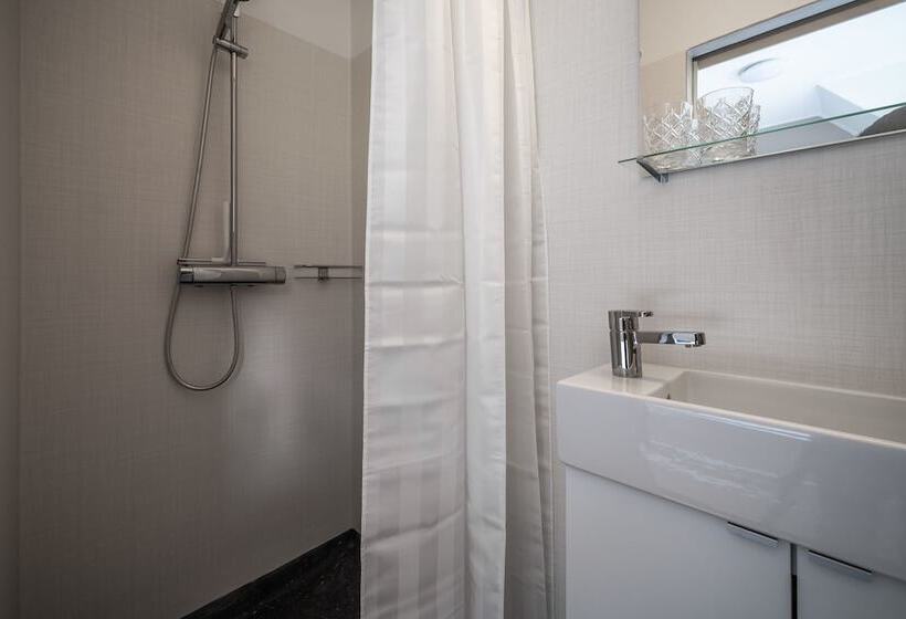 اتاق استاندارد, Holt Inn