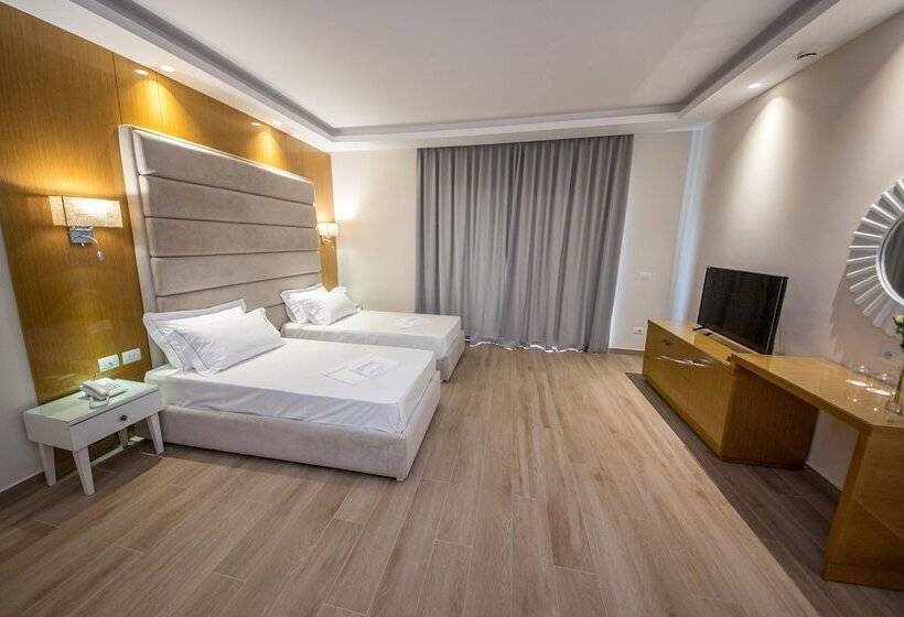 豪华三人间, Sole Luna