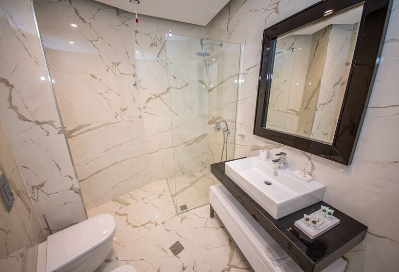 家庭套房, Sole Luna