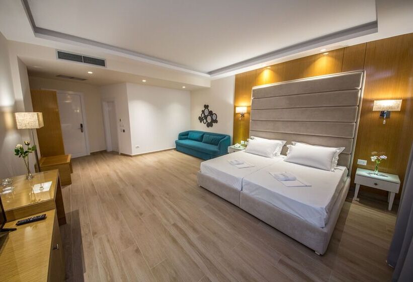 豪华三人间, Sole Luna